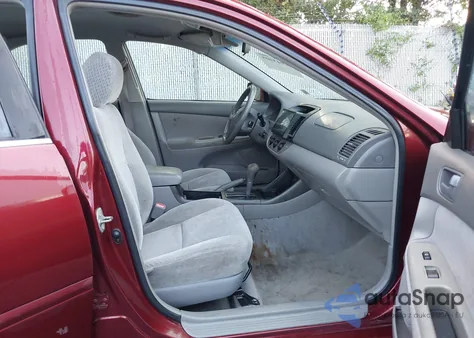 2004 Toyota Camry Le/Xle/Se z USA, uszkodzony, nr VIN 4T1BF32K14U070995